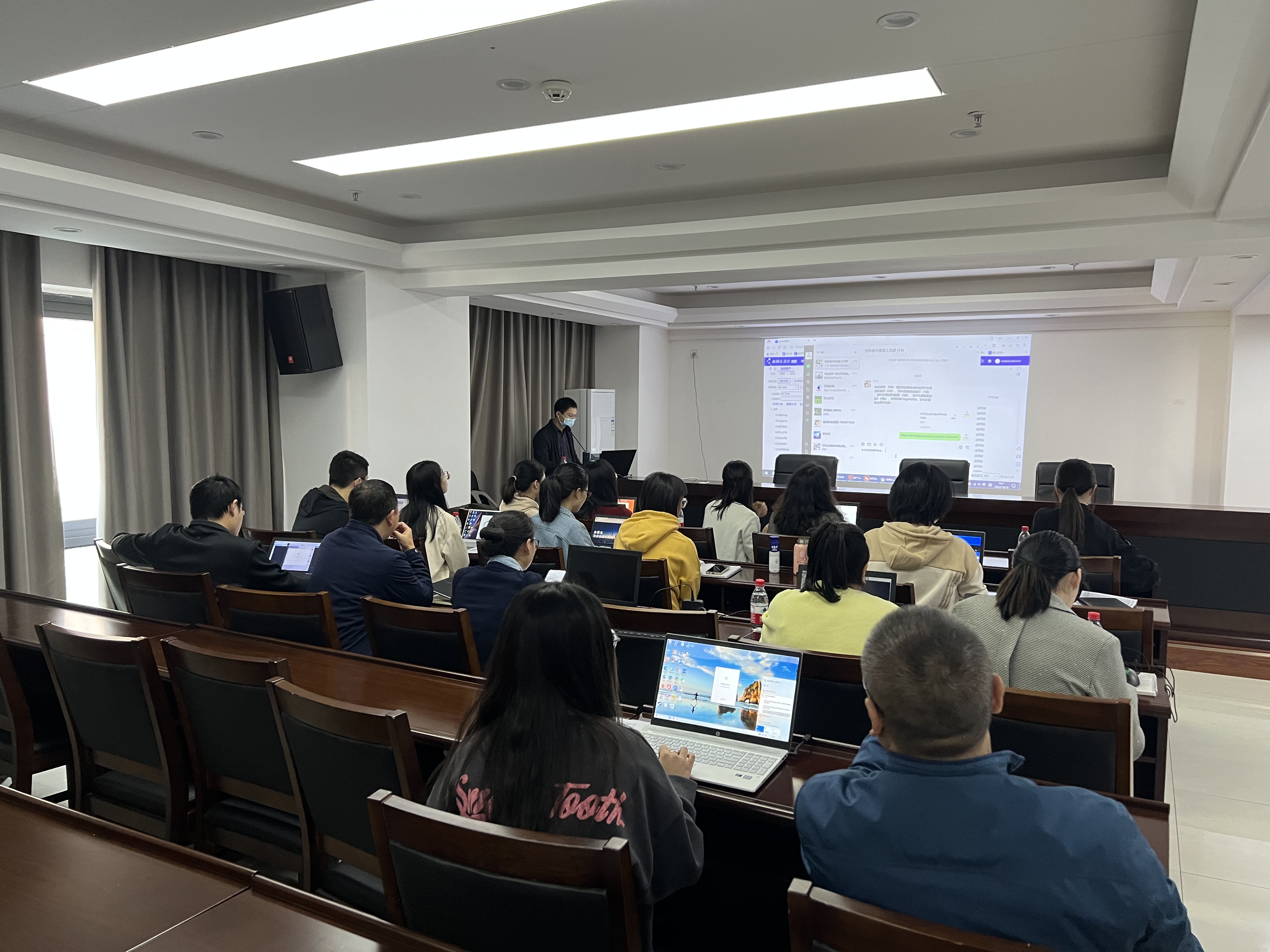 巴中發(fā)展控股集團召開財務(wù)軟件使用培訓(xùn)會