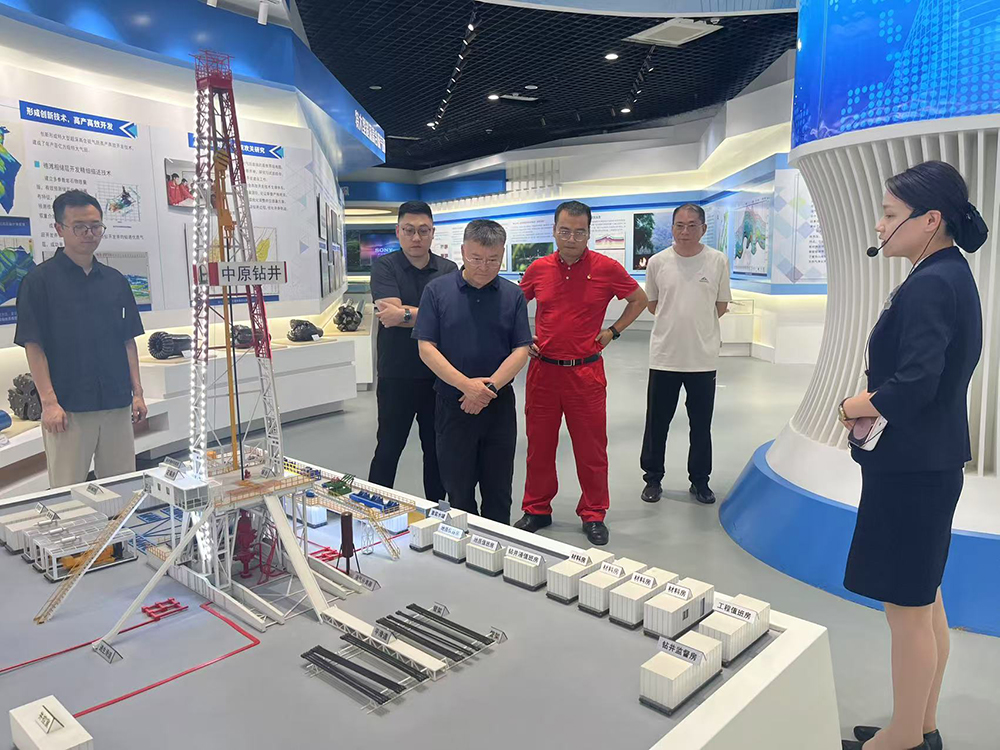 集團黨委副書記、總經(jīng)理沈鵬帶隊到普光氣田考察交流